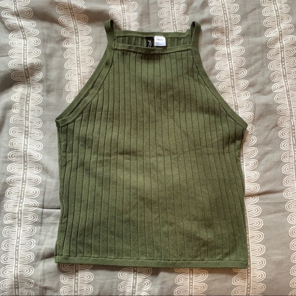 High neck cropped army green tank - Picture 2 of 2